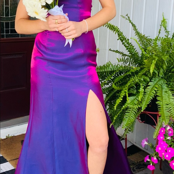 Sherri Hill Dresses & Skirts - Sherri Hill 00 Iridescent dress